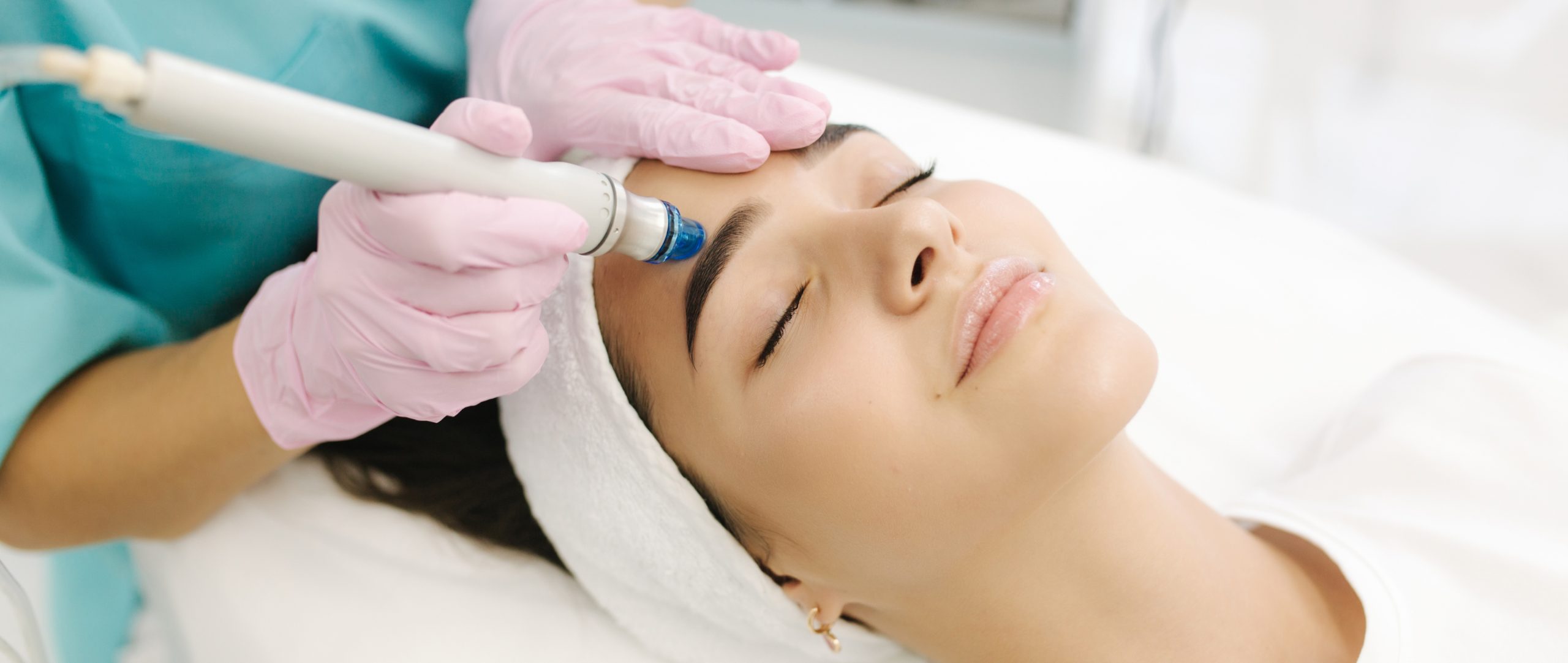 Top 5 Reasons Advanced HydraFacial Is the Ultimate Glow Therapy